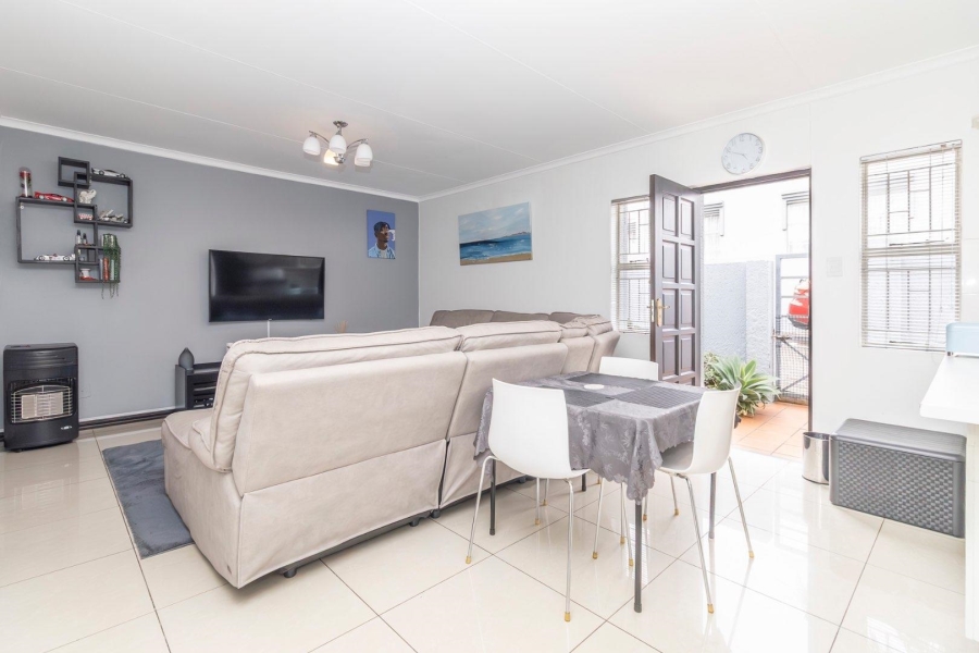 2 Bedroom Property for Sale in Radiokop Gauteng