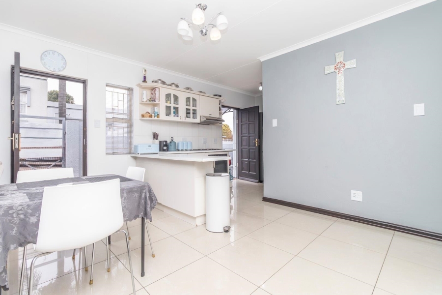 2 Bedroom Property for Sale in Radiokop Gauteng