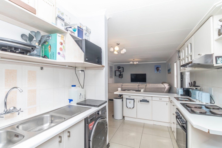 2 Bedroom Property for Sale in Radiokop Gauteng