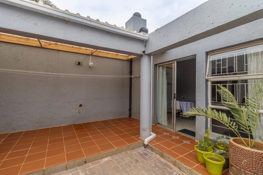 2 Bedroom Property for Sale in Radiokop Gauteng