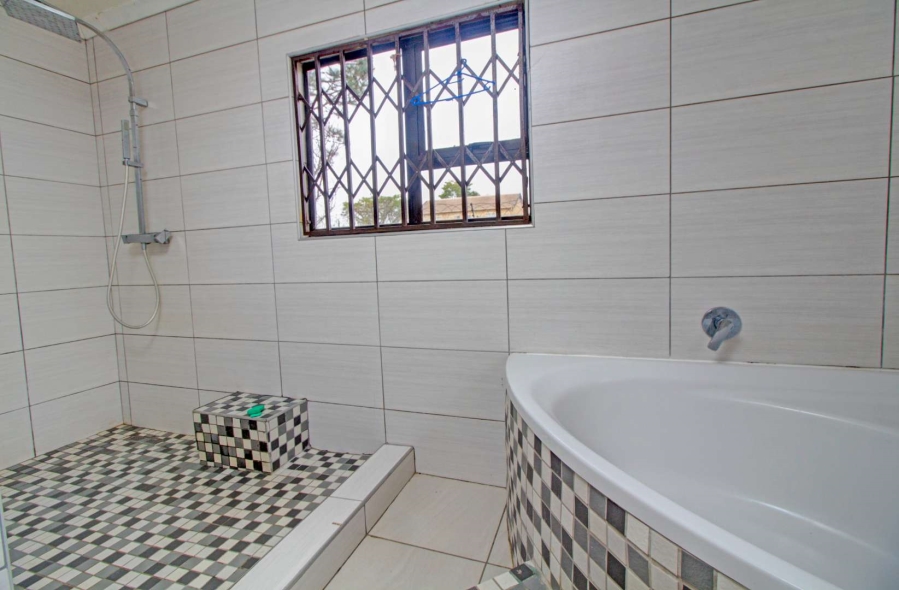 5 Bedroom Property for Sale in Strubensvallei Gauteng