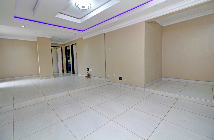 5 Bedroom Property for Sale in Strubensvallei Gauteng