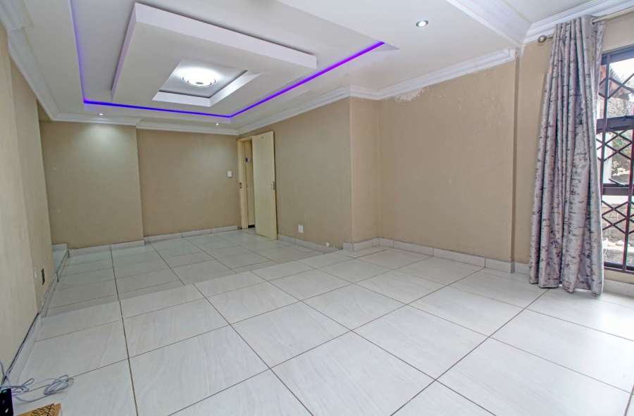 5 Bedroom Property for Sale in Strubensvallei Gauteng