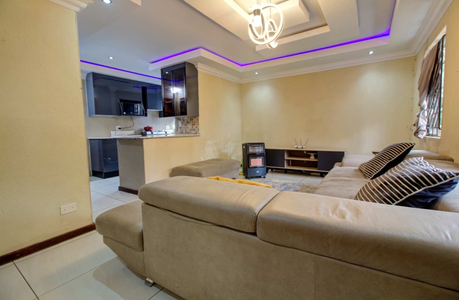 5 Bedroom Property for Sale in Strubensvallei Gauteng