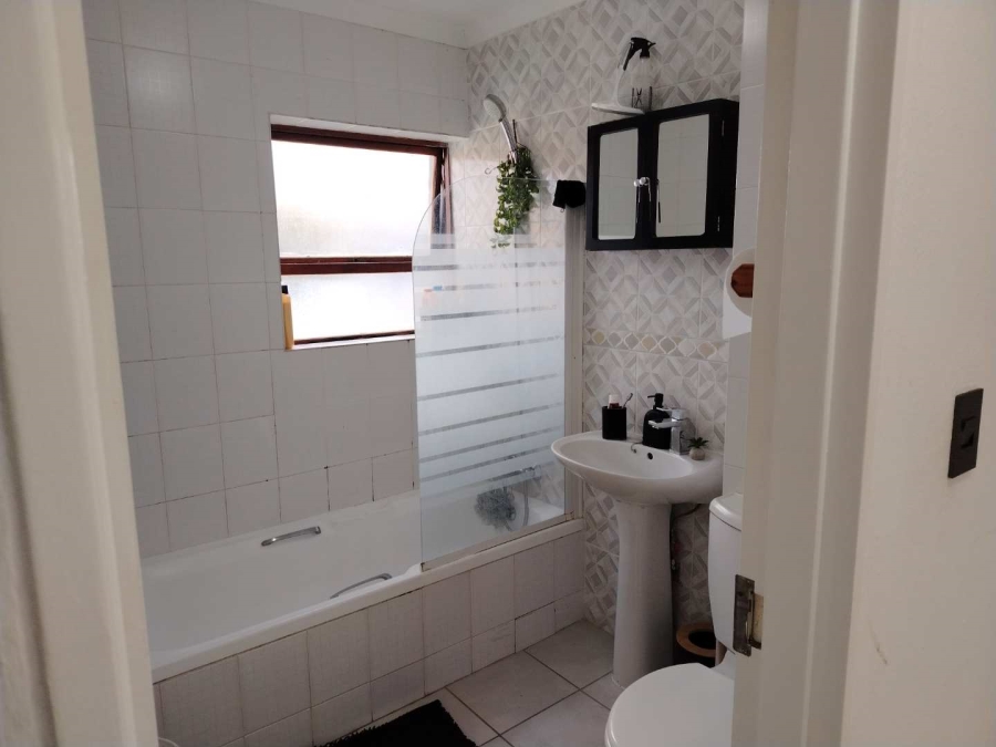 2 Bedroom Property for Sale in Lakefield Gauteng