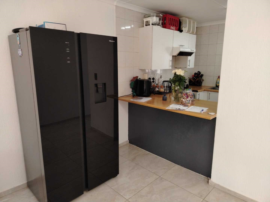 2 Bedroom Property for Sale in Lakefield Gauteng