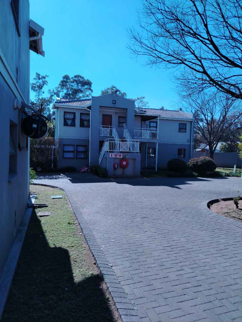2 Bedroom Property for Sale in Lakefield Gauteng