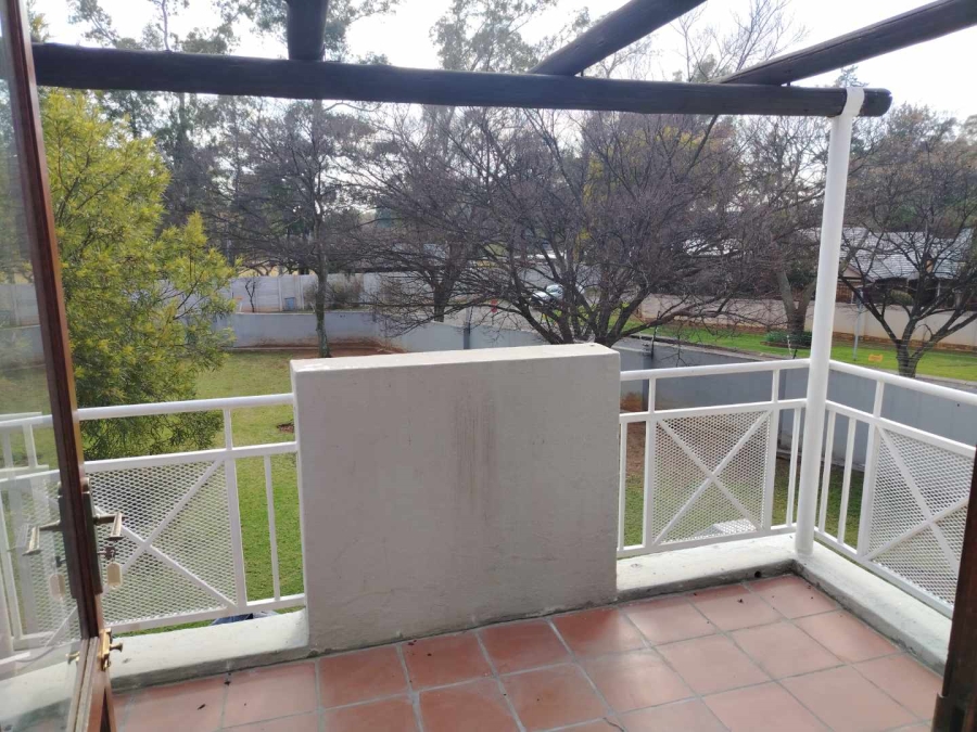 2 Bedroom Property for Sale in Lakefield Gauteng