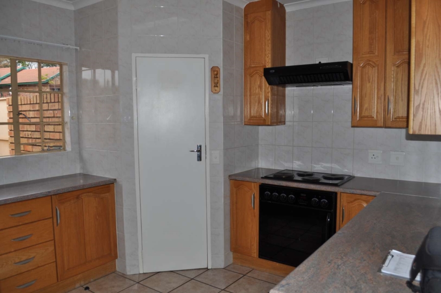 2 Bedroom Property for Sale in Faerie Glen Gauteng