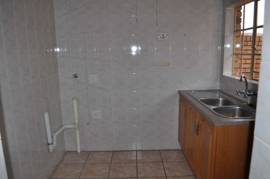 2 Bedroom Property for Sale in Faerie Glen Gauteng