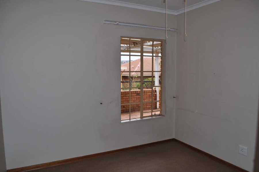 2 Bedroom Property for Sale in Faerie Glen Gauteng