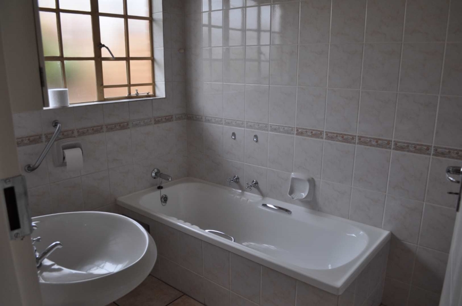 2 Bedroom Property for Sale in Faerie Glen Gauteng