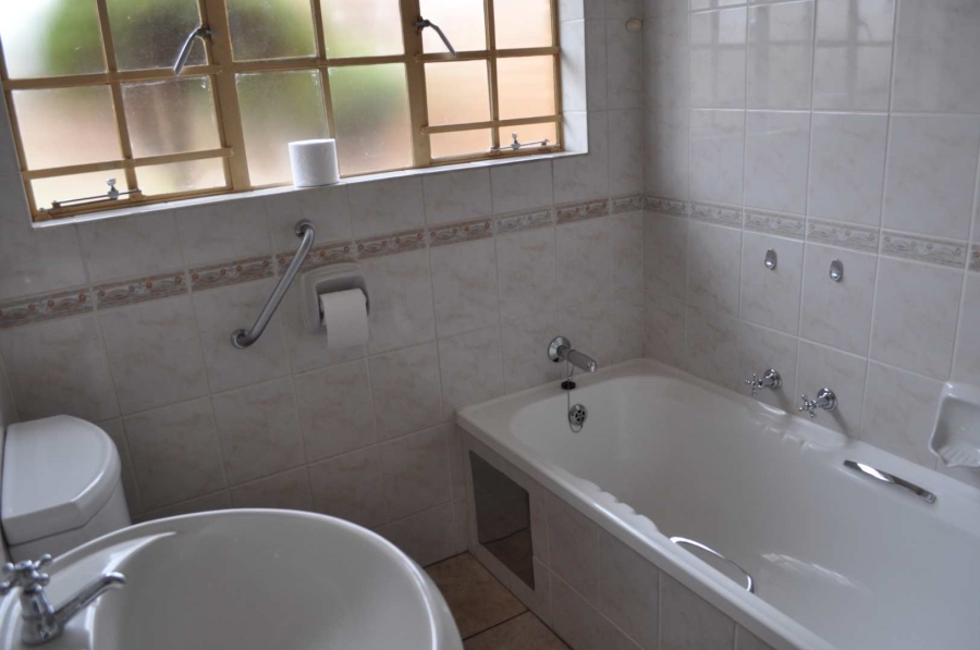 2 Bedroom Property for Sale in Faerie Glen Gauteng