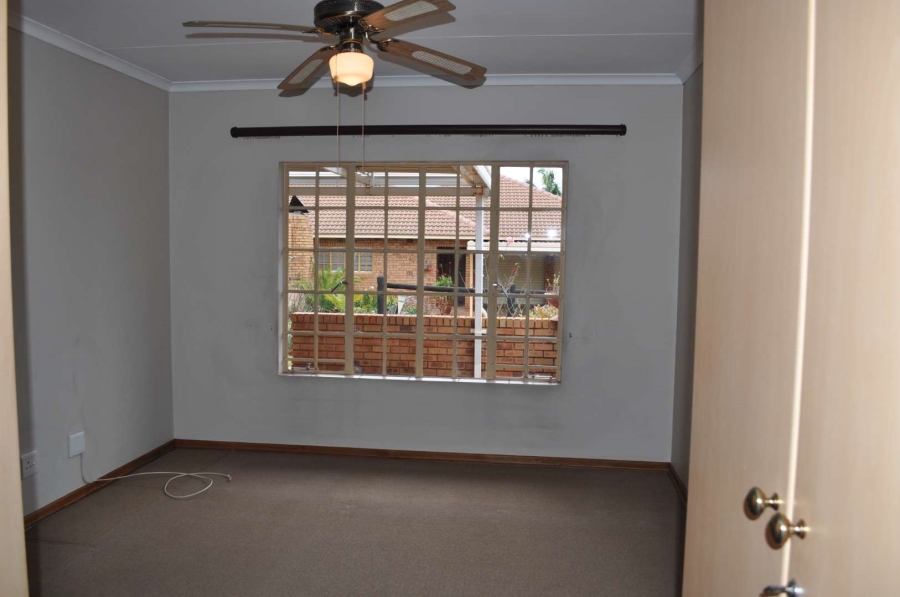 2 Bedroom Property for Sale in Faerie Glen Gauteng