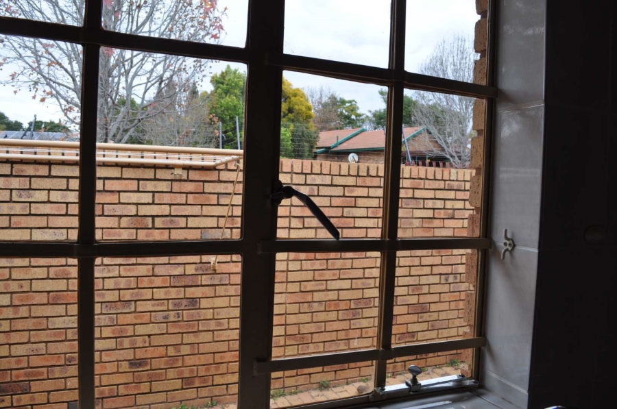 2 Bedroom Property for Sale in Faerie Glen Gauteng