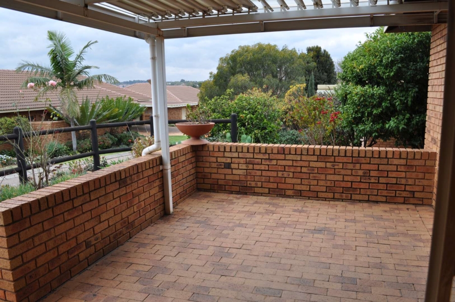 2 Bedroom Property for Sale in Faerie Glen Gauteng