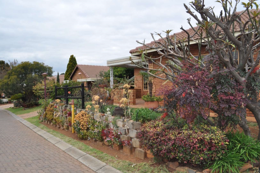 2 Bedroom Property for Sale in Faerie Glen Gauteng