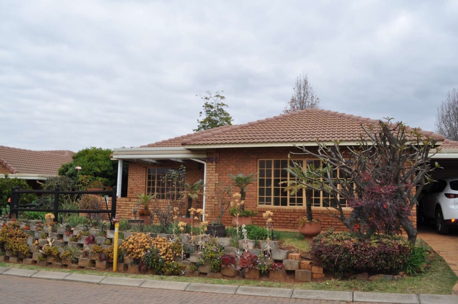 2 Bedroom Property for Sale in Faerie Glen Gauteng