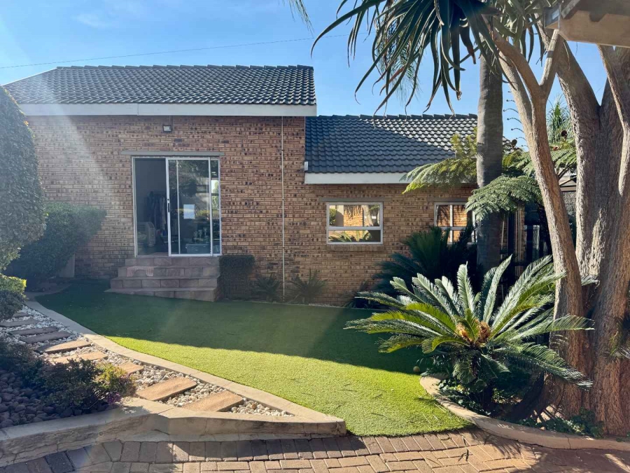 4 Bedroom Property for Sale in Rangeview Gauteng
