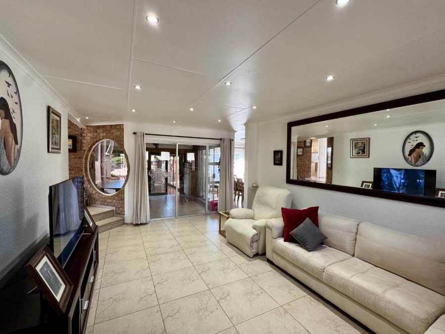 4 Bedroom Property for Sale in Rangeview Gauteng