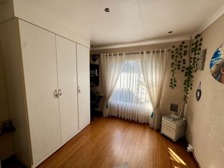 4 Bedroom Property for Sale in Rangeview Gauteng