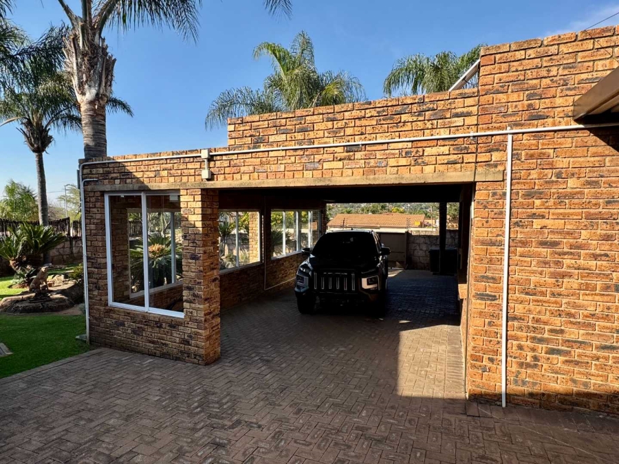 4 Bedroom Property for Sale in Rangeview Gauteng