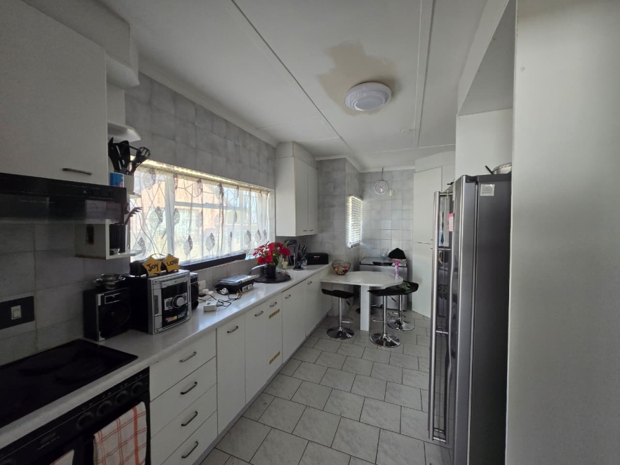 3 Bedroom Property for Sale in Glenanda Gauteng