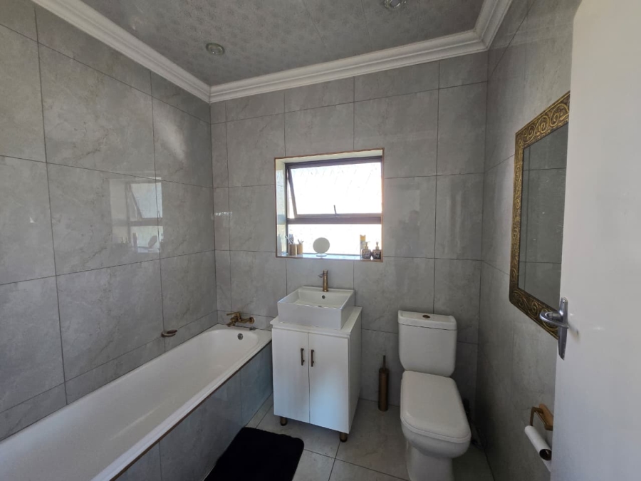 3 Bedroom Property for Sale in Glenanda Gauteng
