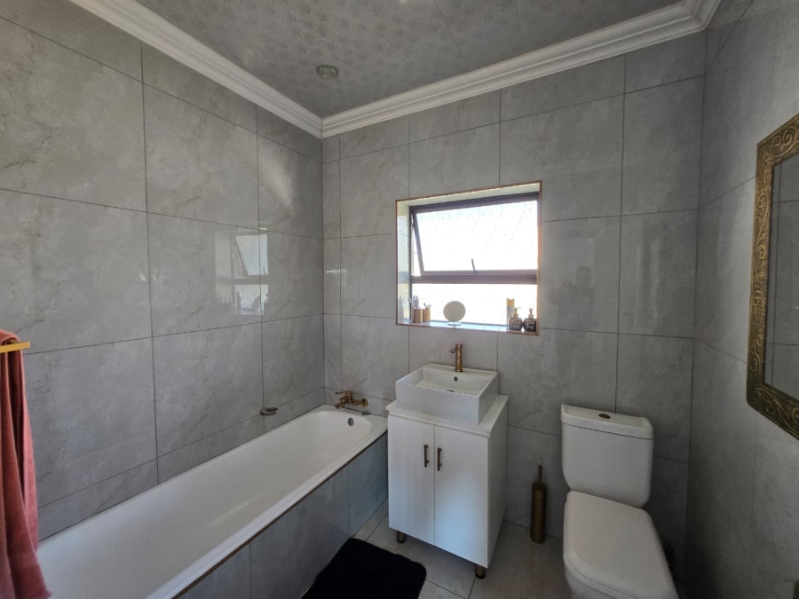 3 Bedroom Property for Sale in Glenanda Gauteng