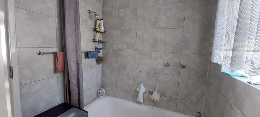 2 Bedroom Property for Sale in Verwoerdpark Gauteng