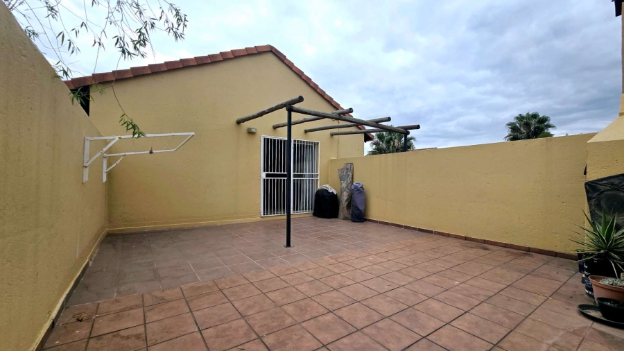 2 Bedroom Property for Sale in Willow Park Manor Gauteng
