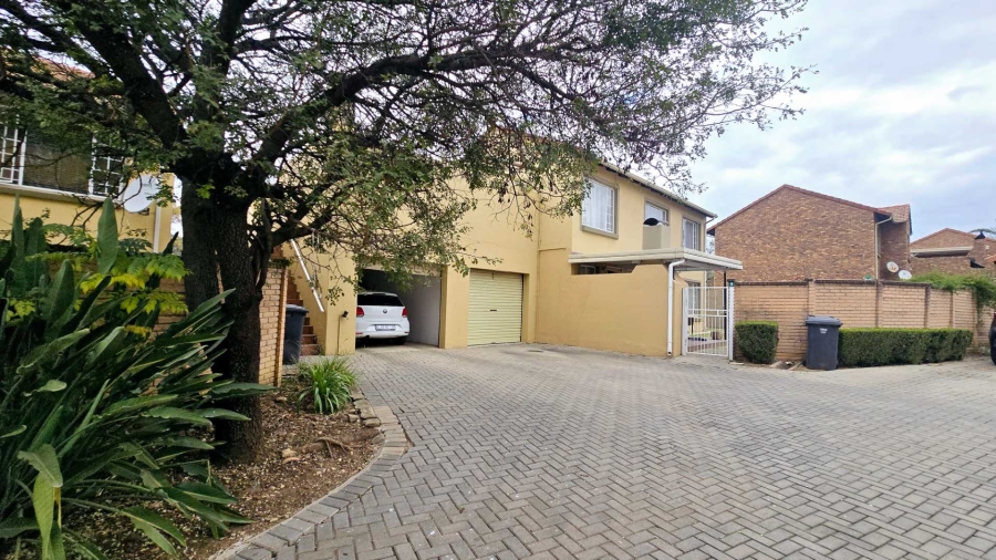 2 Bedroom Property for Sale in Willow Park Manor Gauteng