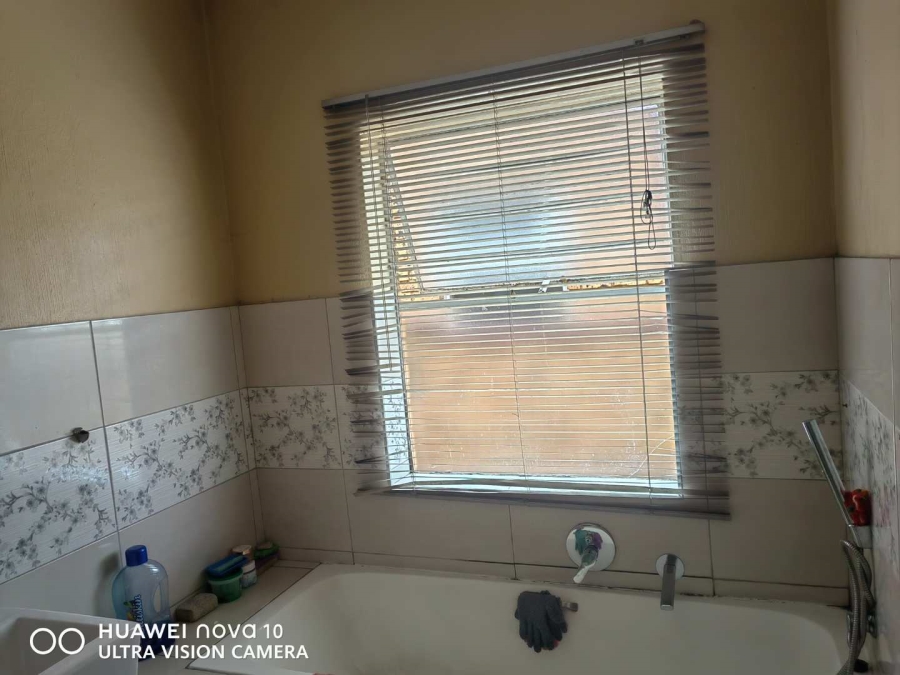 2 Bedroom Property for Sale in Laser Park Gauteng