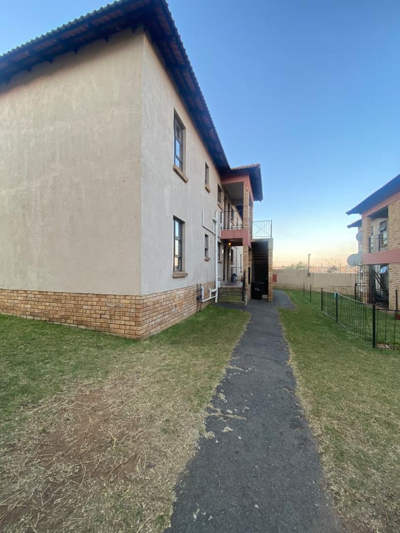2 Bedroom Property for Sale in Groblerpark Gauteng