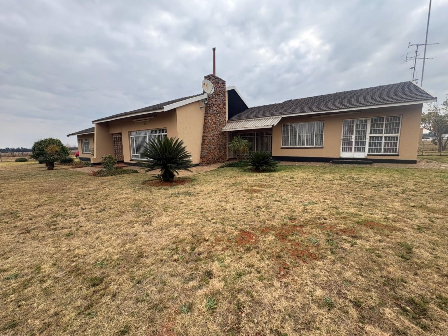 7 Bedroom Property for Sale in Valley Settlements A H Gauteng