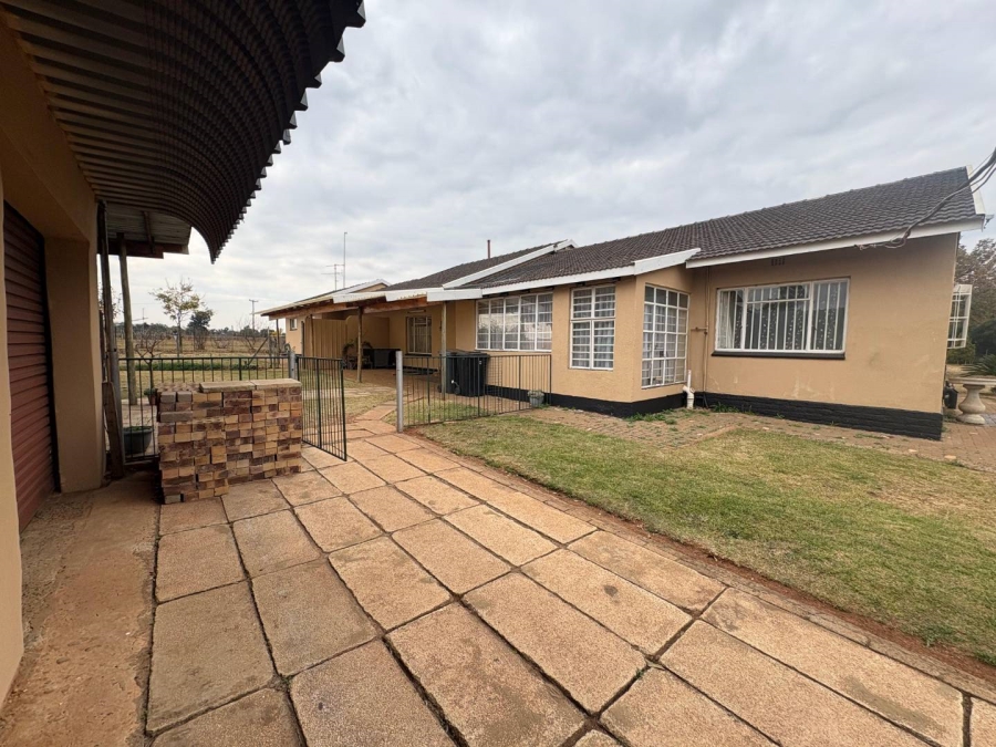 7 Bedroom Property for Sale in Valley Settlements A H Gauteng