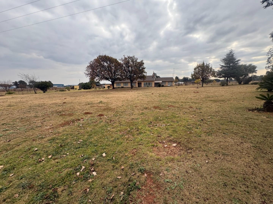 7 Bedroom Property for Sale in Valley Settlements A H Gauteng