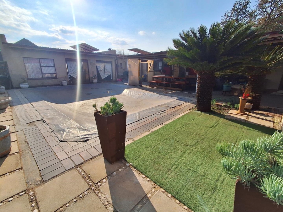 5 Bedroom Property for Sale in Golf Park Gauteng