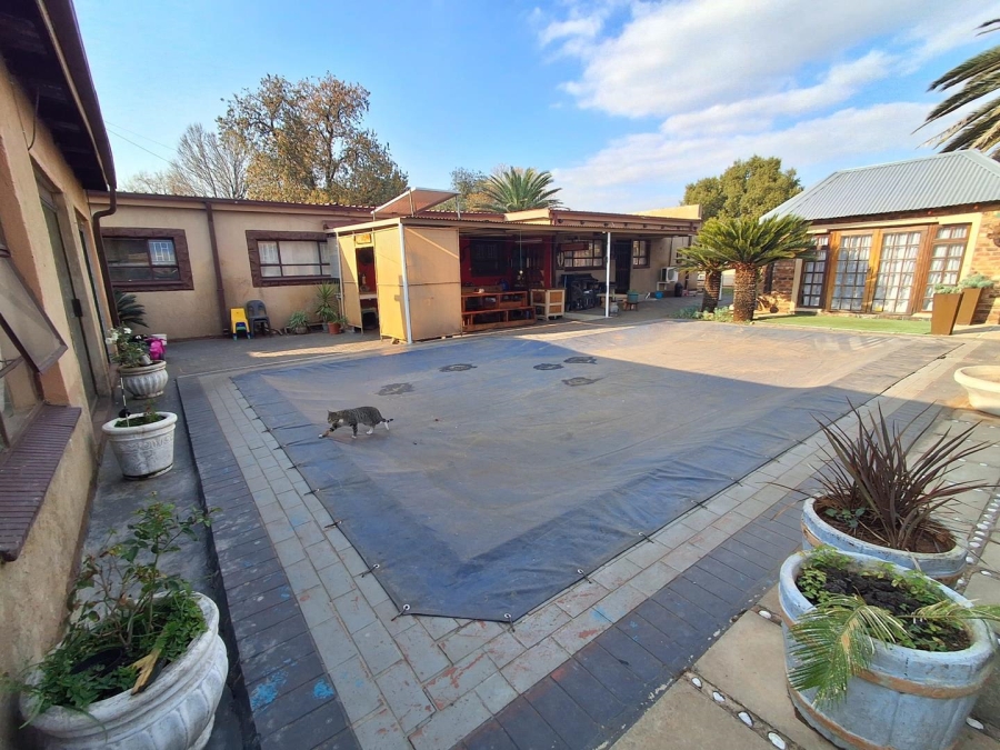 5 Bedroom Property for Sale in Golf Park Gauteng