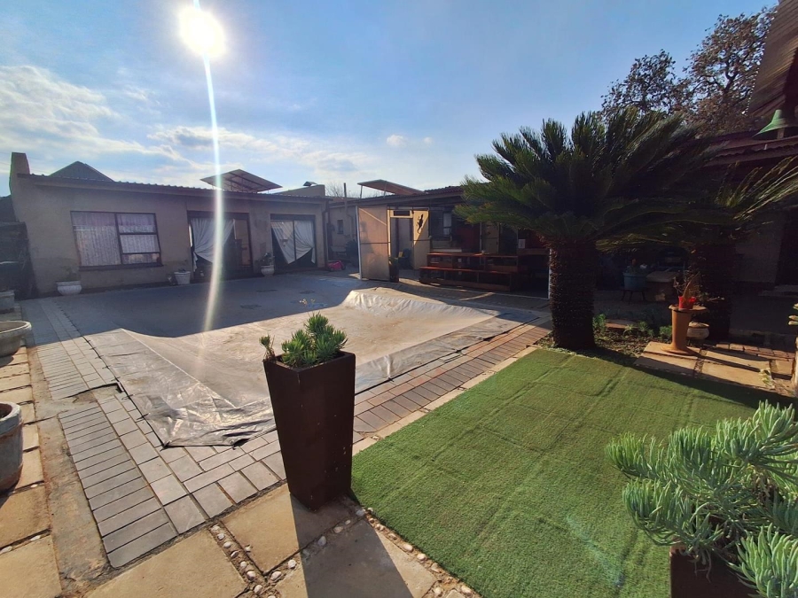 5 Bedroom Property for Sale in Golf Park Gauteng