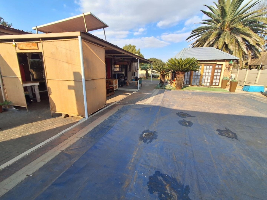 5 Bedroom Property for Sale in Golf Park Gauteng