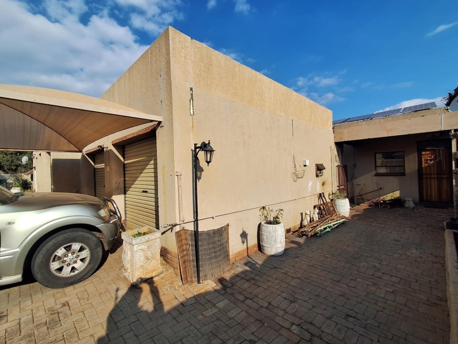 5 Bedroom Property for Sale in Golf Park Gauteng