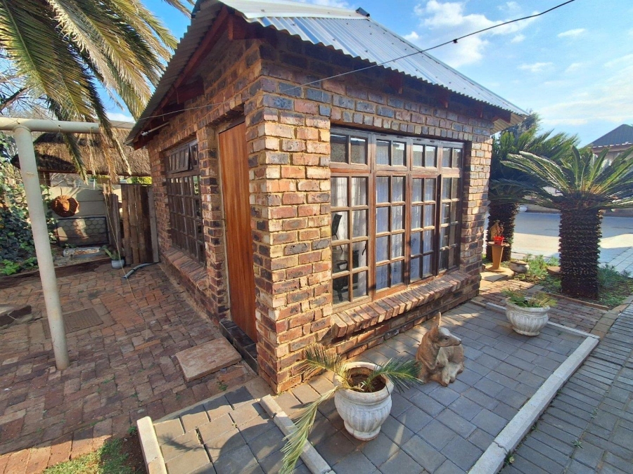 5 Bedroom Property for Sale in Golf Park Gauteng