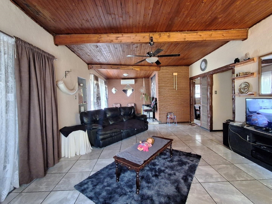 5 Bedroom Property for Sale in Golf Park Gauteng
