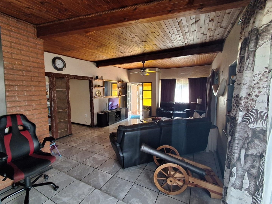 5 Bedroom Property for Sale in Golf Park Gauteng