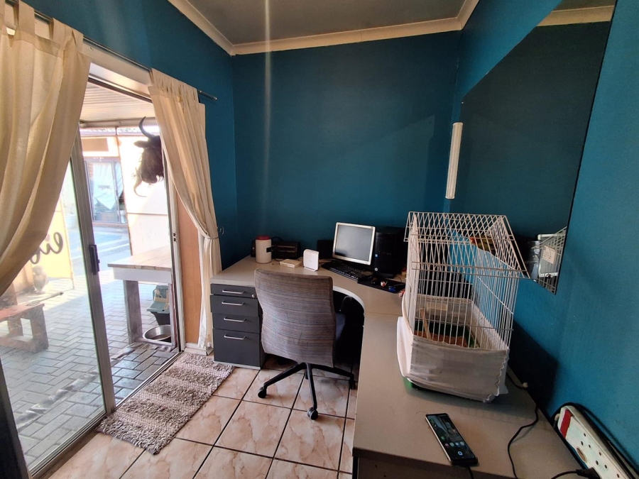 5 Bedroom Property for Sale in Golf Park Gauteng