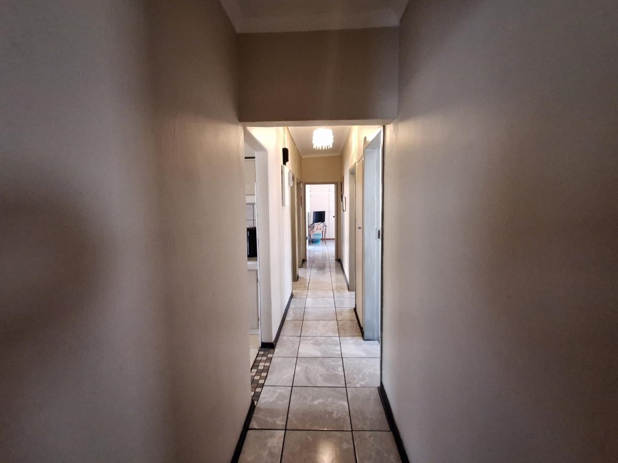 5 Bedroom Property for Sale in Golf Park Gauteng