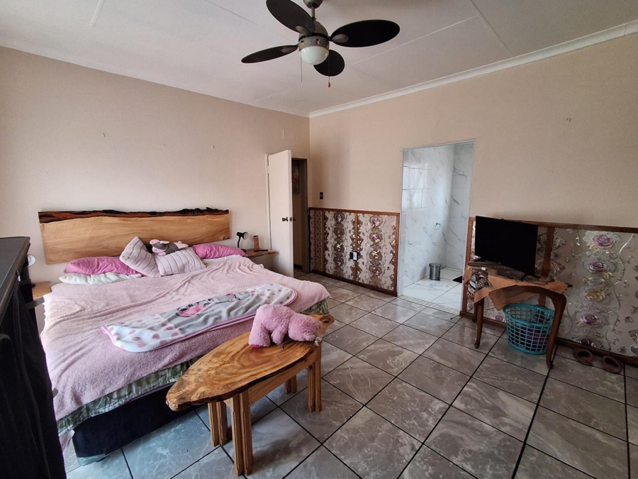 5 Bedroom Property for Sale in Golf Park Gauteng