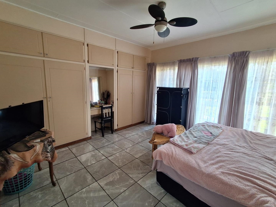 5 Bedroom Property for Sale in Golf Park Gauteng