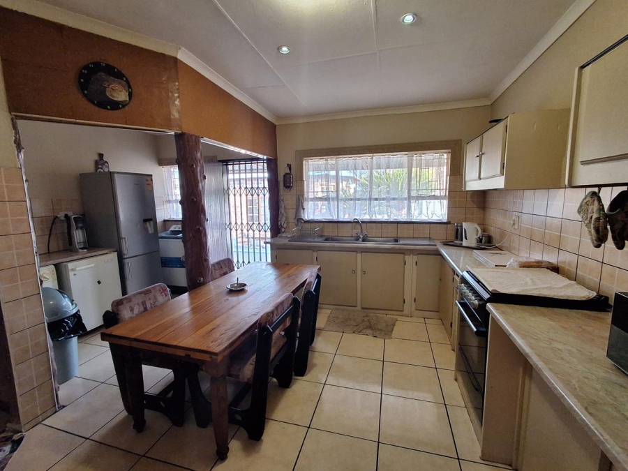 5 Bedroom Property for Sale in Golf Park Gauteng